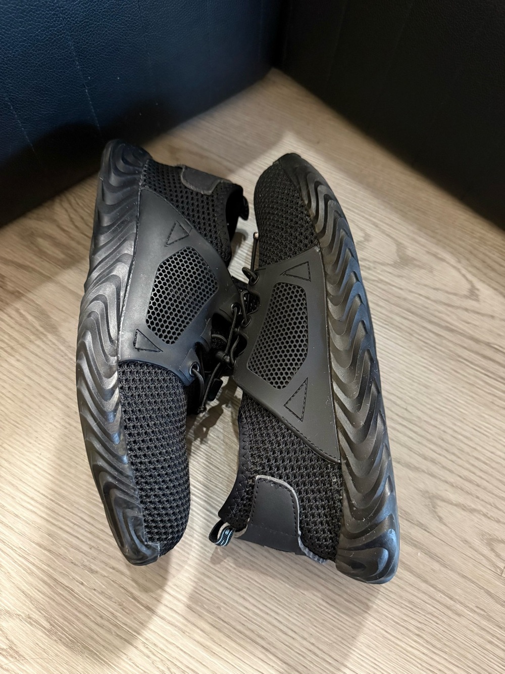 Adidas DIE WELTMARKE MIT DEN 3 STRIPES Men Size 10.5 EU 44 Shoes Steel Toe Black